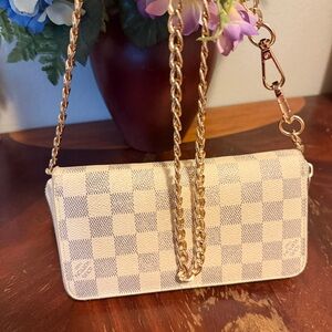 Authentic Louis Vuitton Zip Around Long Wallet white Damier